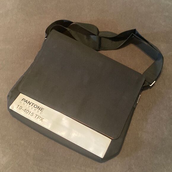 Pantone Universe Unisex Shoulder Crossbody Messenger Bag CaviarJetPeppercorn NWT - Picture 1 of 12